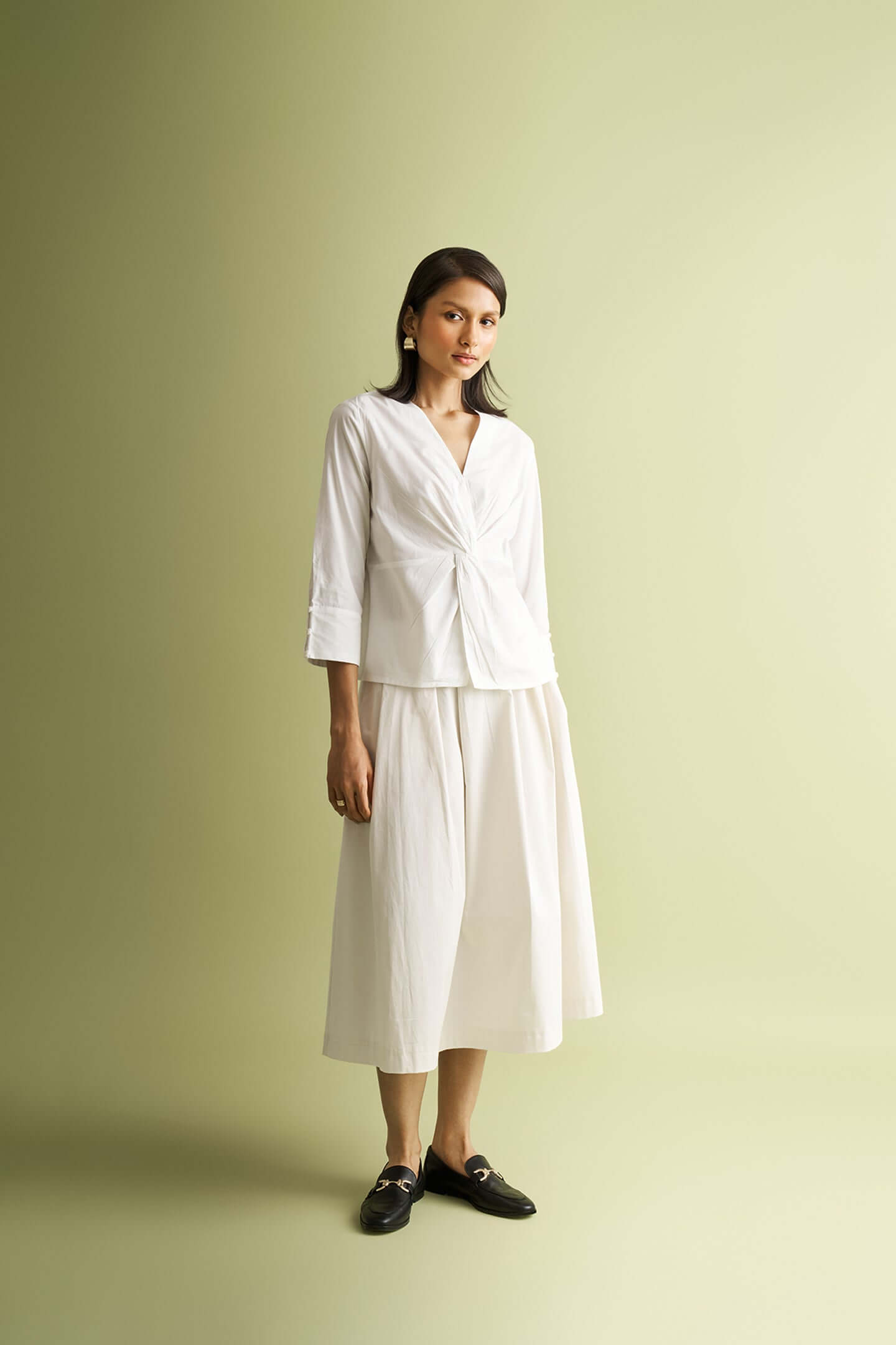 Front Twist Top in White by DC-Reistor