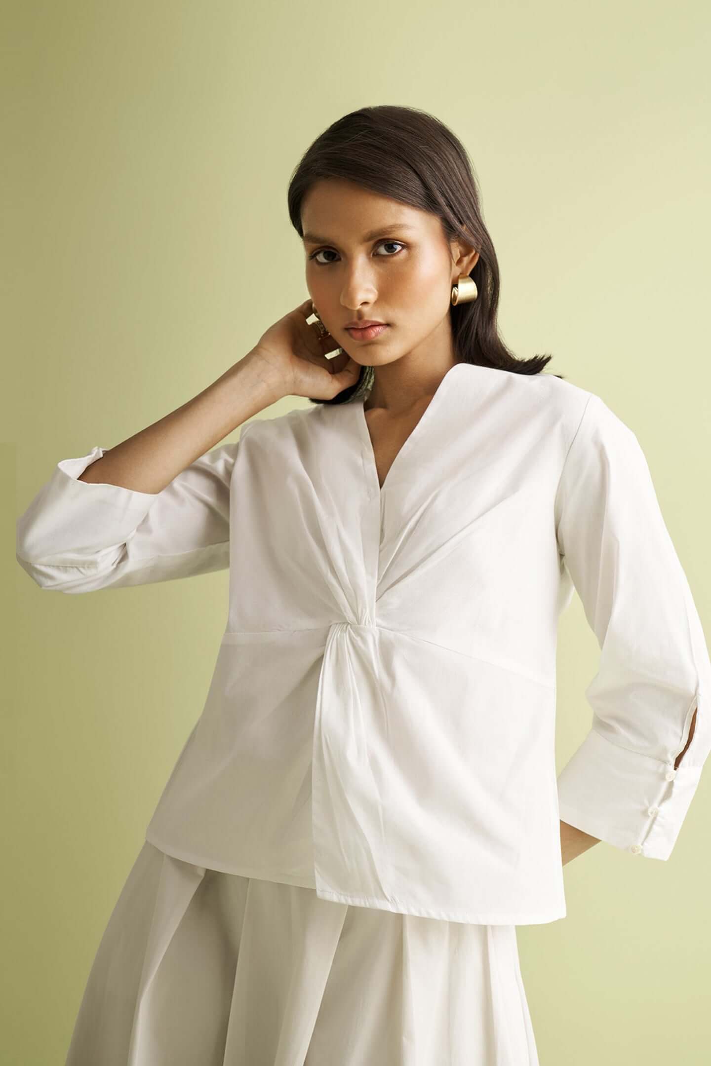 Front Twist Top in White by DC-Reistor