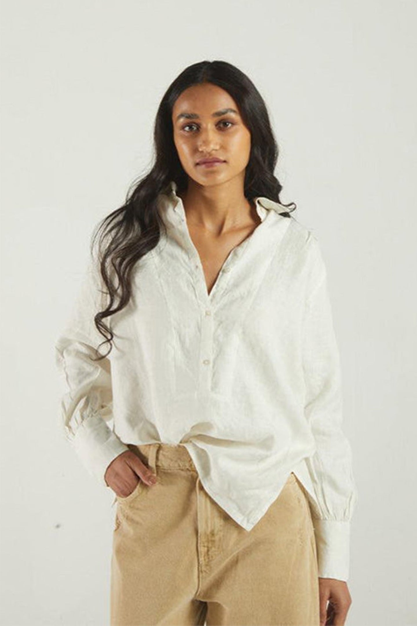 Summer Shirt in Off-white by DC-Reistor