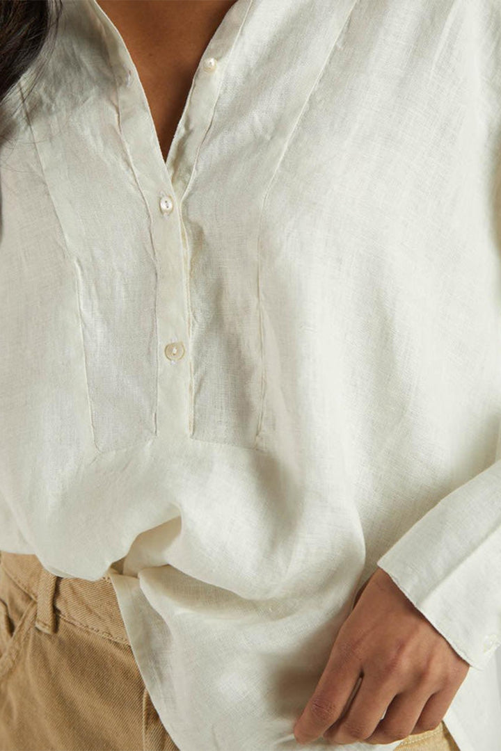 Summer Shirt in Off-white by DC-Reistor