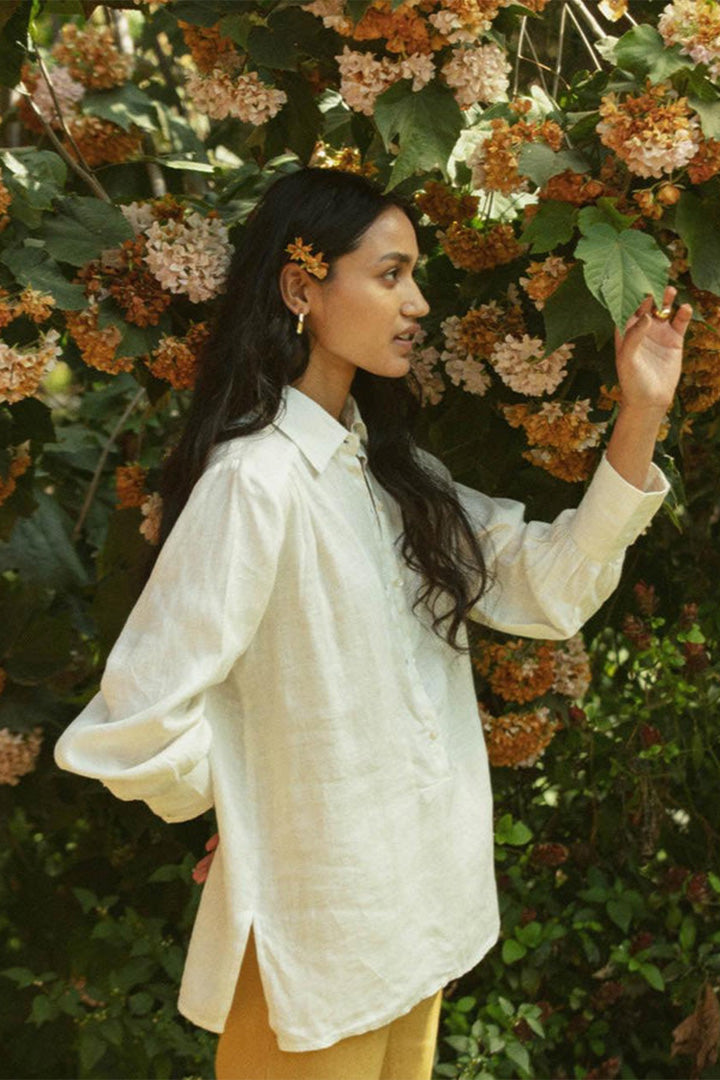 Summer Shirt in Off-white by DC-Reistor