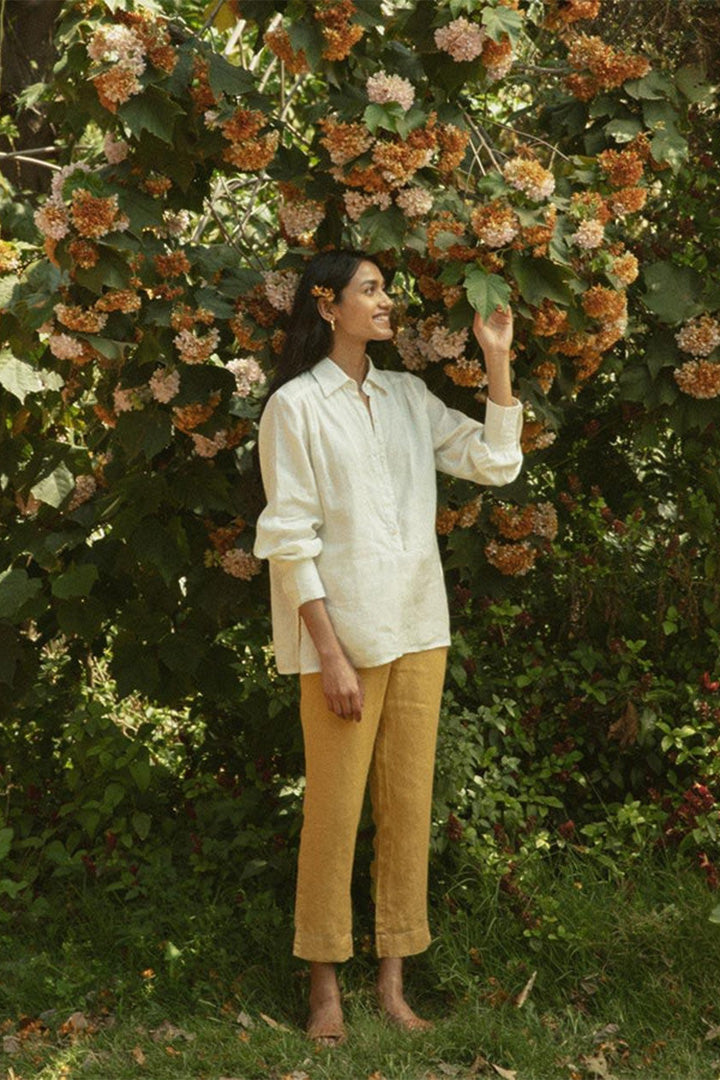 Summer Shirt in Off-white by DC-Reistor
